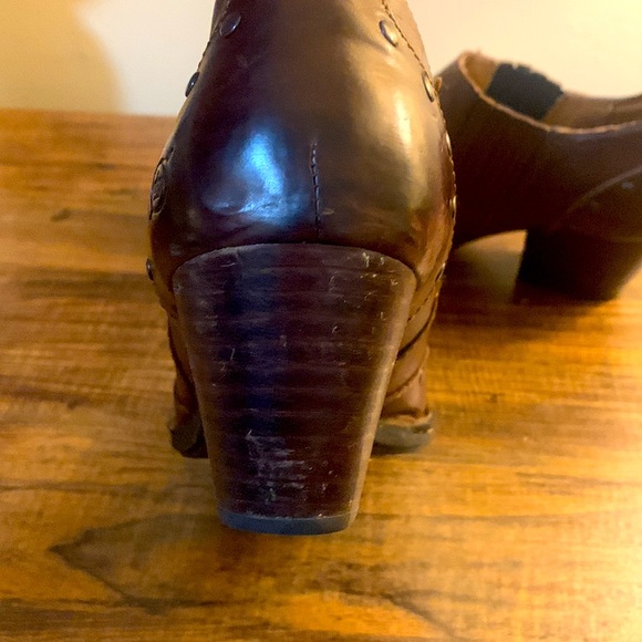 Born Chattel Brown Leather Studded Heeled Ankle Boots Size 9.5 - Picture 9 of 11